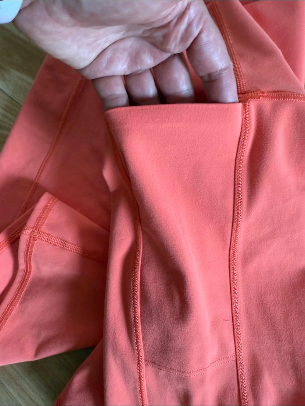 Ladies Vuori Studio Pockets Shorts in Grapefruit - Sz M - Picture 6 of 12